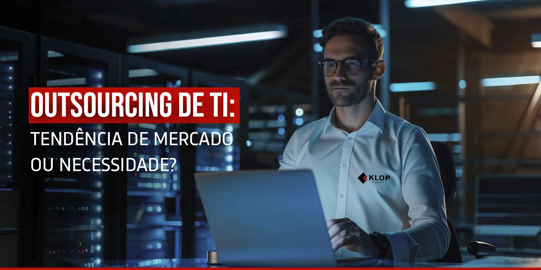 Especialista de TI trabalhando em data center, representando serviços de outsourcing para empresas